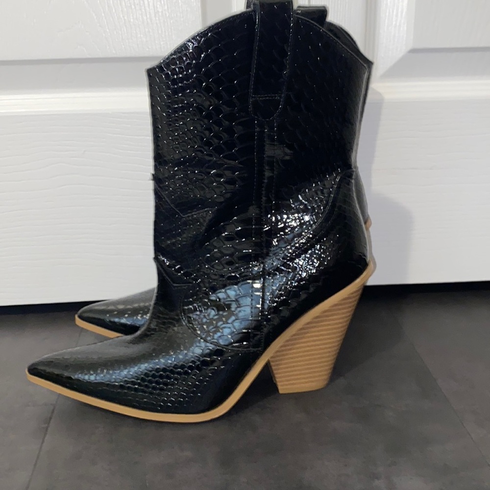 Western Heeled Cowgirl Black Snakeskin Faux Leather Boots